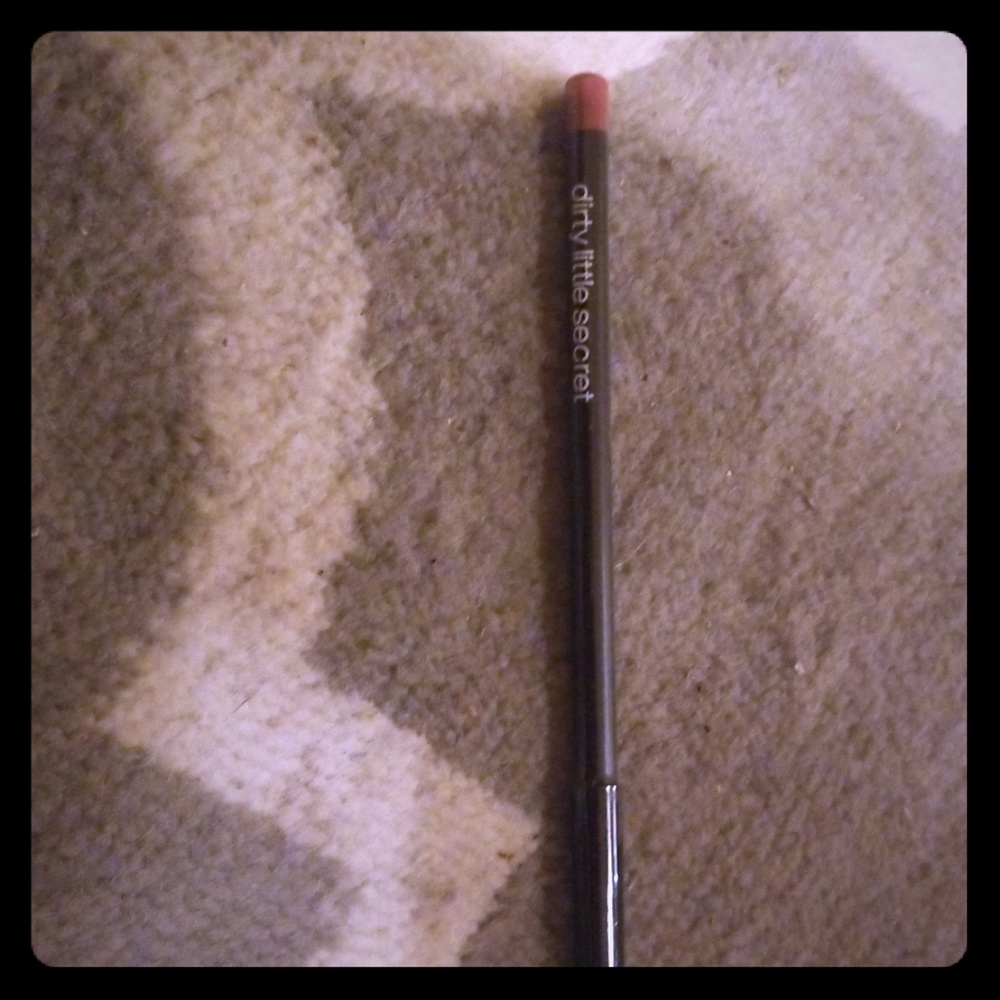 Lip liner